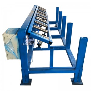 Automatic receiving table for ceiling product